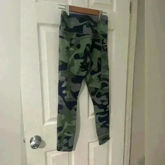 Zyia active green  camo leggings size 4 with pocket - Picture 2 of 7